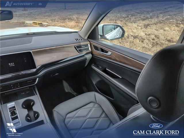 2025 Volkswagen Atlas 2.0 TSI Comfortline (Stk: P1170) in Innisfail - Image 18 of 19