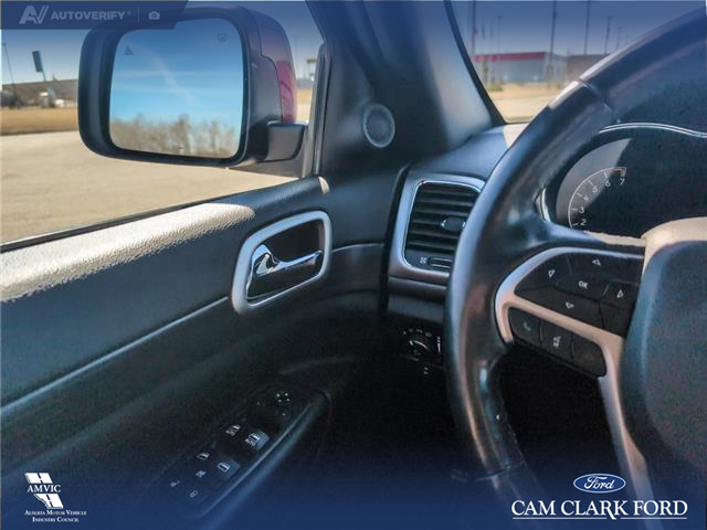 2019 Jeep Grand Cherokee Laredo (Stk: P1181) in Innisfail - Image 13 of 18