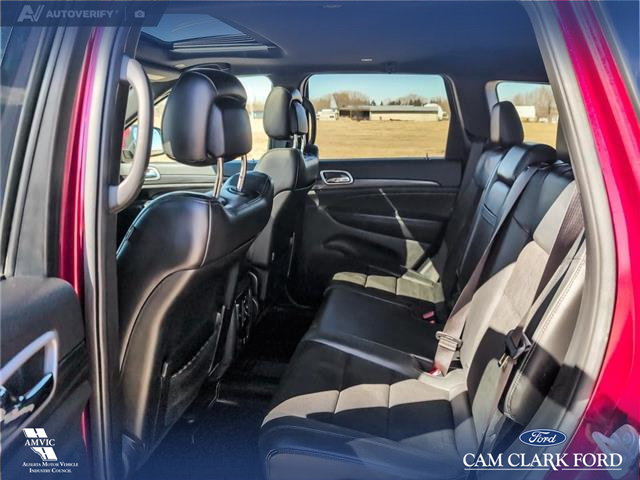 2019 Jeep Grand Cherokee Laredo (Stk: P1181) in Innisfail - Image 16 of 18