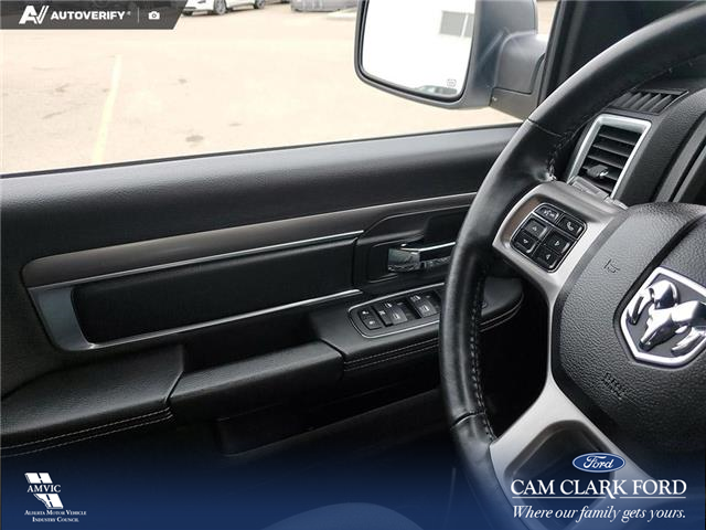 2023 RAM 1500 Classic SLT (Stk: U38058) in Red Deer - Image 17 of 25