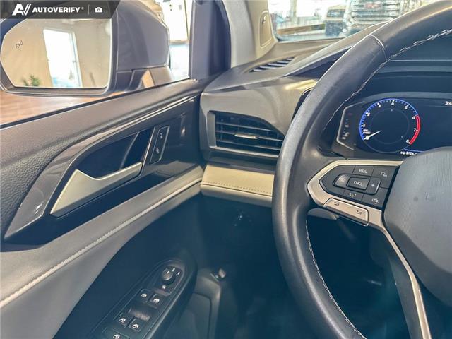 2022 Volkswagen Taos Highline (Stk: P15055) in Airdrie - Image 17 of 25