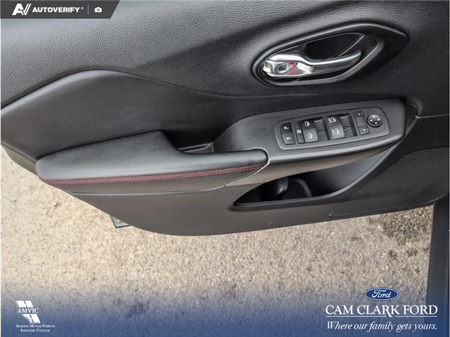 2021 Jeep Cherokee Trailhawk (Stk: P1210) in Innisfail - Image 7 of 18