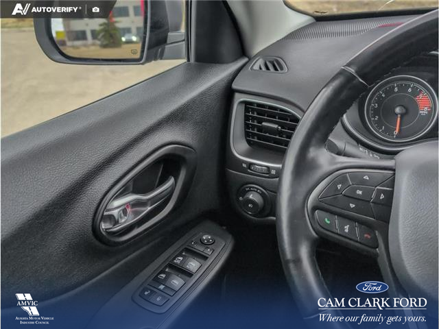 2021 Jeep Cherokee Trailhawk (Stk: P1210) in Innisfail - Image 8 of 18