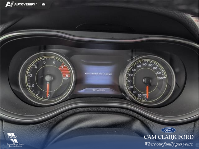 2021 Jeep Cherokee Trailhawk (Stk: P1210) in Innisfail - Image 11 of 18