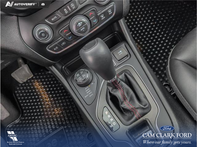 2021 Jeep Cherokee Trailhawk (Stk: P1210) in Innisfail - Image 12 of 18