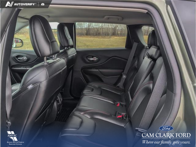 2021 Jeep Cherokee Trailhawk (Stk: P1210) in Innisfail - Image 14 of 18