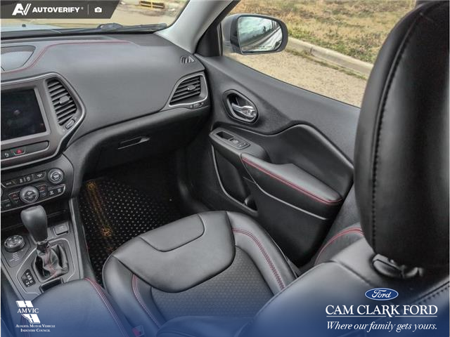 2021 Jeep Cherokee Trailhawk (Stk: P1210) in Innisfail - Image 15 of 18