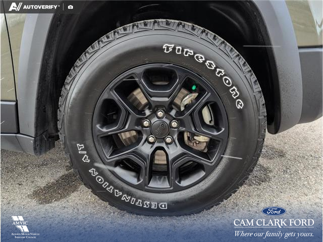 2021 Jeep Cherokee Trailhawk (Stk: P1210) in Innisfail - Image 17 of 18