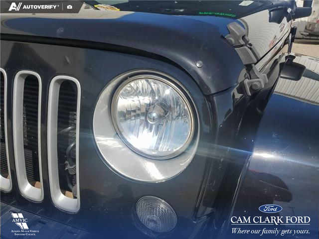 2018 Jeep Wrangler JK Unlimited Sahara (Stk: U38059) in Red Deer - Image 8 of 25