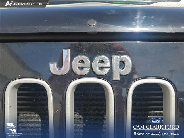 2018 Jeep Wrangler JK Unlimited Sahara (Stk: U38059) in Red Deer - Image 9 of 25