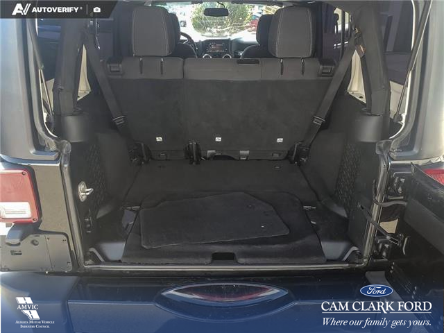 2018 Jeep Wrangler JK Unlimited Sahara (Stk: U38059) in Red Deer - Image 12 of 25