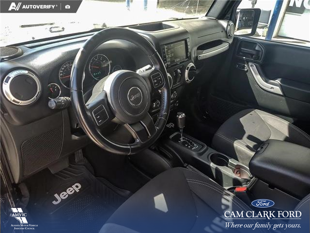 2018 Jeep Wrangler JK Unlimited Sahara (Stk: U38059) in Red Deer - Image 13 of 25