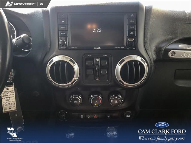 2018 Jeep Wrangler JK Unlimited Sahara (Stk: U38059) in Red Deer - Image 19 of 25