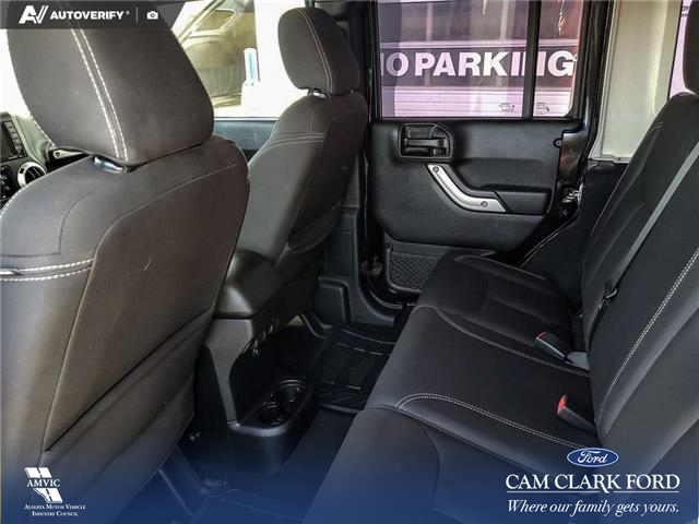 2018 Jeep Wrangler JK Unlimited Sahara (Stk: U38059) in Red Deer - Image 23 of 25