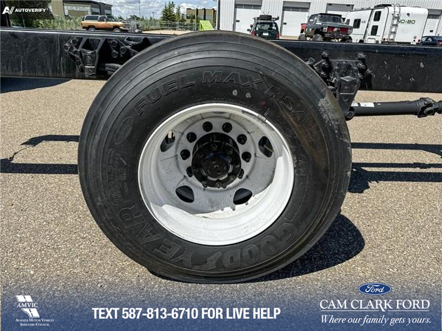 2025 Ford F-750 Diesel Base (Stk: 25F4113) in Red Deer - Image 4 of 19