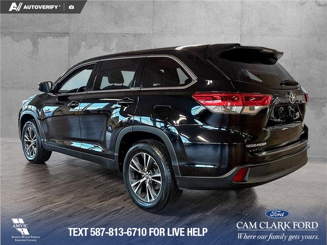 2019 Toyota Highlander LE (Stk: P14716) in Airdrie - Image 4 of 25