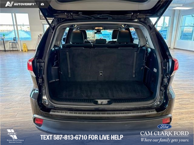 2019 Toyota Highlander LE (Stk: P14716) in Airdrie - Image 12 of 25