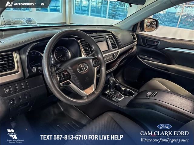 2019 Toyota Highlander LE (Stk: P14716) in Airdrie - Image 13 of 25
