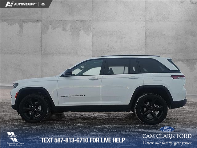 2025 Jeep Grand Cherokee Laredo (Stk: SJ056A) in Innisfail - Image 3 of 24