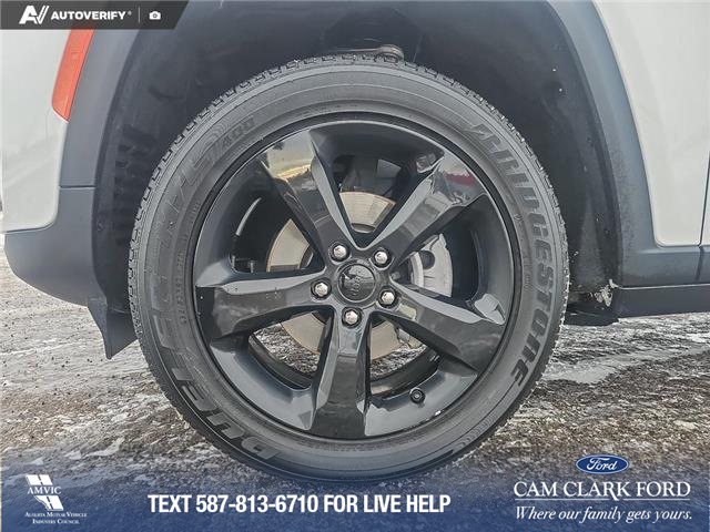 2025 Jeep Grand Cherokee Laredo (Stk: SJ056A) in Innisfail - Image 8 of 24