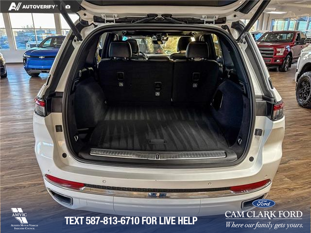 2023 Jeep Grand Cherokee Overland (Stk: P14857) in Airdrie - Image 12 of 25