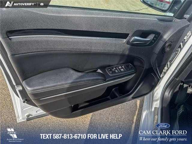 2022 Chrysler 300 S (Stk: P1174) in Innisfail - Image 7 of 20
