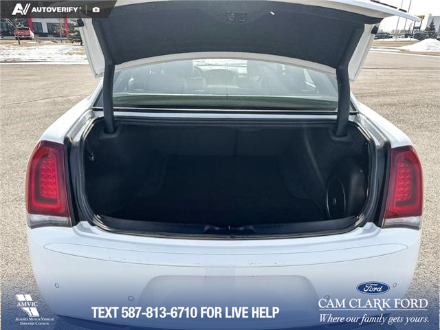 2022 Chrysler 300 S (Stk: P1174) in Innisfail - Image 17 of 20