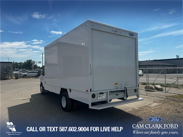 2026 Ford E-450 Cutaway Base (Stk: 26AF0466) in Airdrie - Image 5 of 9