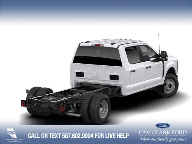 2026 Ford F-350 Chassis XLT (Stk: 26AT1061) in Airdrie - Image 3 of 7