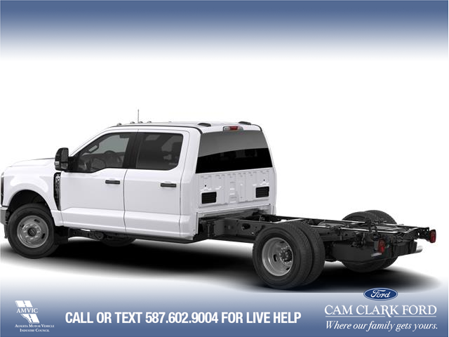 2026 Ford F-350 Chassis XLT (Stk: 26AT3042) in Airdrie - Image 2 of 7