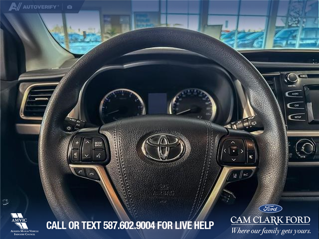 2019 Toyota Highlander LE (Stk: P14716) in Airdrie - Image 14 of 25