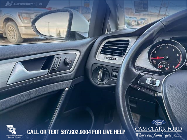 2016 Volkswagen Golf 1.8 TSI Comfortline (Stk: P6931) in Olds - Image 17 of 25