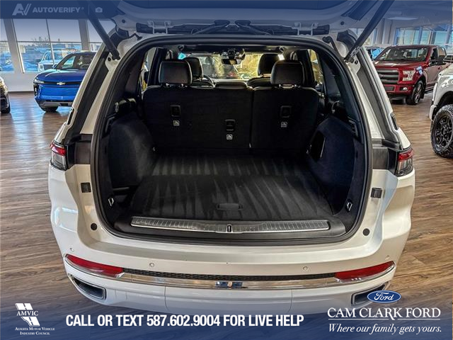 2023 Jeep Grand Cherokee Overland (Stk: P14857) in Airdrie - Image 12 of 25