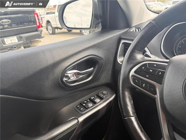 2019 Jeep Cherokee North (Stk: P7002) in Olds - Image 17 of 25 2019 Jeep Cherokee North (Stk: P7002) in Olds - Image 17 of 25