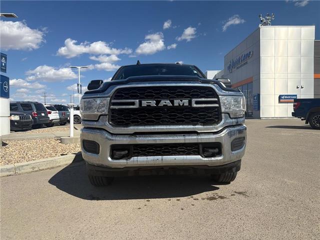 2022 RAM 3500 Tradesman (Stk: P7042) in Olds - Image 2 of 5 2022 RAM 3500 Tradesman (Stk: P7042) in Olds - Image 2 of 5