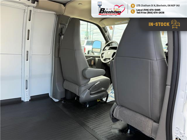 2025 Chevrolet Express 2500 Work Van (Stk: S562) in Blenheim - Image 10 of 24