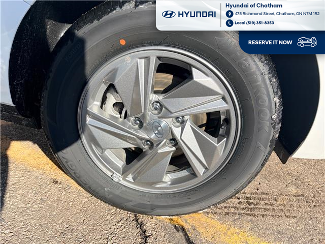 2026 Hyundai Elantra ESSENTIAL (Stk: T126) in Chatham - Image 5 of 24