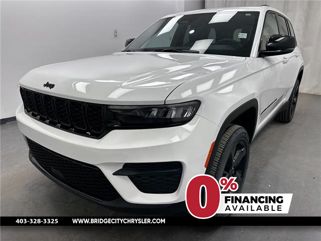 2025 Jeep Grand Cherokee Laredo (Stk: A25062) in Lethbridge - Image 1 of 29