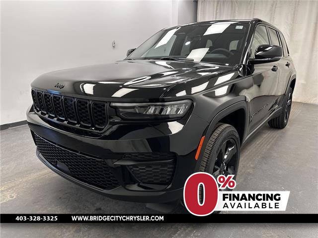 2025 Jeep Grand Cherokee Laredo (Stk: A25096) in Lethbridge - Image 1 of 30