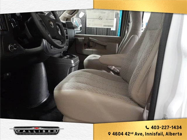 2025 Chevrolet Express 3500 Work Van (Stk: 25T252873) in Innisfail - Image 9 of 12