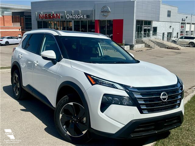 2025 Nissan Rogue SV Moonroof (Stk: 15850) in Okotoks - Image 1 of 14