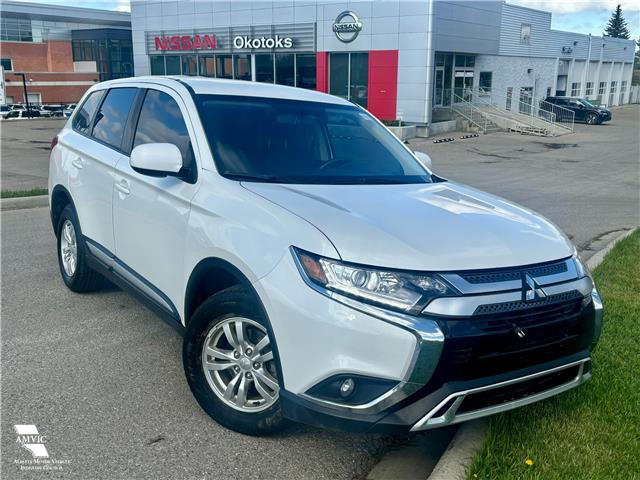 2020 Mitsubishi Outlander ES (Stk: 15945) in Okotoks - Image 1 of 17