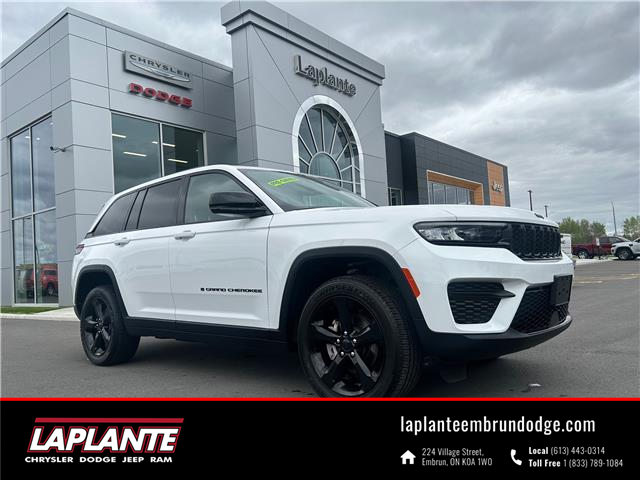 2024 Jeep Grand Cherokee Laredo (Stk: P25-22) in Embrun - Image 1 of 23