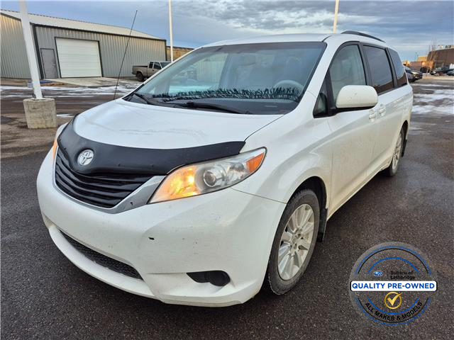 2014 Toyota Sienna LE (Stk: 300216) in Lethbridge - Image 1 of 10