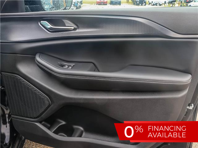 2025 Jeep Grand Cherokee Laredo (Stk: 15-25352) in London - Image 25 of 29