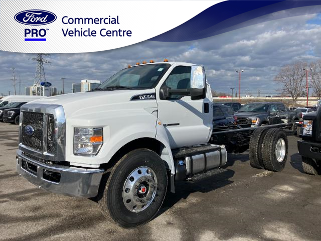 2025 Ford F-750 Diesel Base (Stk: 2500060) in Ottawa - Image 1 of 11
