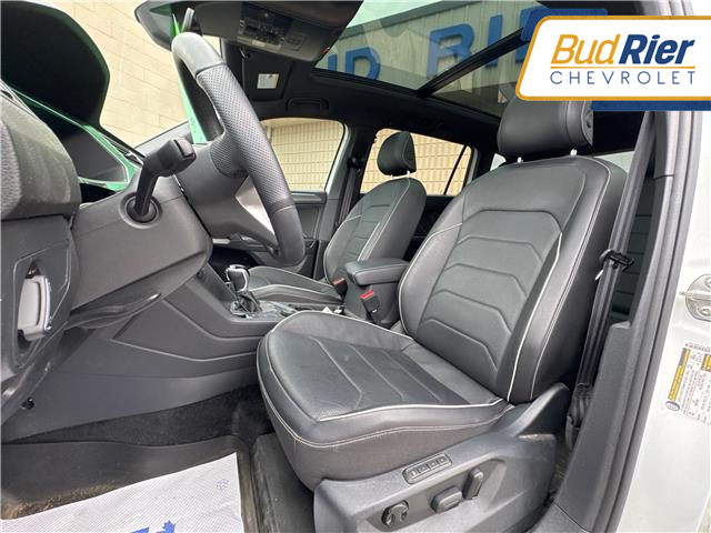 2022 Volkswagen Tiguan Highline R-Line in Paisley - Image 9 of 12