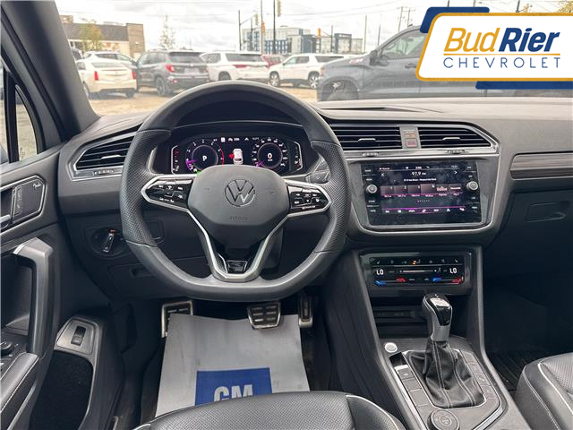 2022 Volkswagen Tiguan Highline R-Line in Paisley - Image 10 of 12