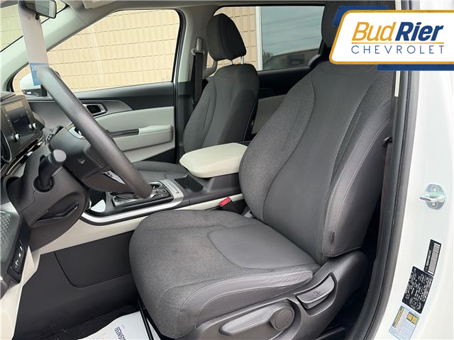 2022 Kia Carnival LX in Paisley - Image 9 of 14 2022 Kia Carnival LX in Paisley - Image 9 of 14