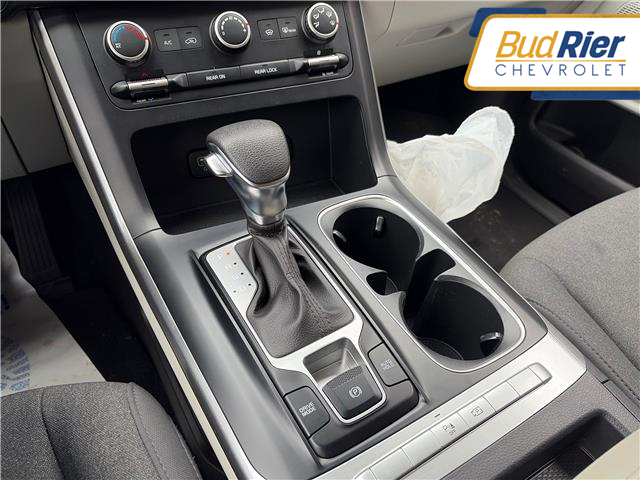 2022 Kia Carnival LX in Paisley - Image 12 of 14 2022 Kia Carnival LX in Paisley - Image 12 of 14